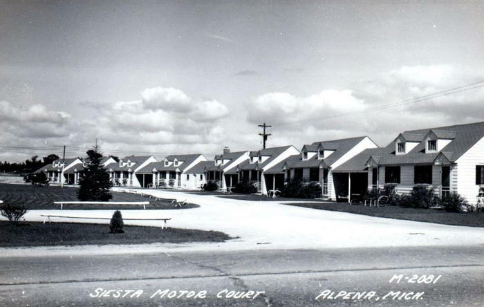 Siesta Motor Court - Old Postcard (newer photo)